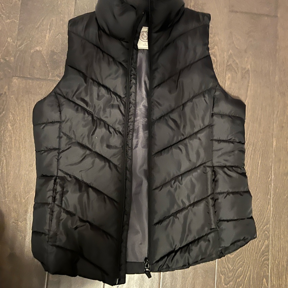 Women’s black puffer vest size: S
